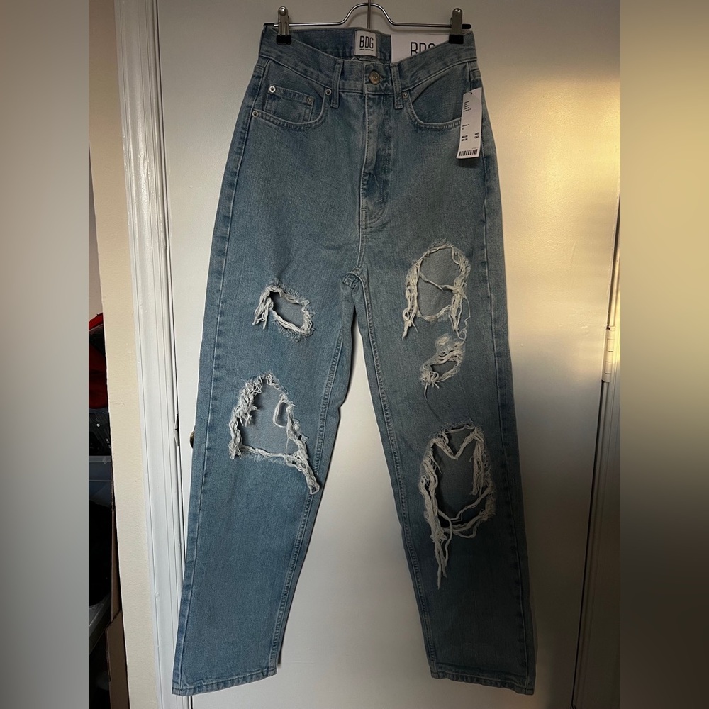 NWT BDG High Rise Baggy Distressed Women’s Blue Jeans Size 27